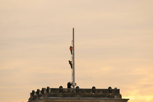 German national flag replaced atop Bundestag building in Berlin BERLIN, GERMANY - OCTOBER 21: Workers replace one of the German national flags atop the roof of the Bundestag (Federal Parliament) building in Berlin, Germany, on October 21, 2026. Staff hoisted the tricolor flag of black, red, and gold as part of routine maintenance on the historic Reichstag building. Halil Sagirkaya Anadolu Berlin Germany. Editorial use only. Please get in touch for any other usage.  Copyright: x2026xAnadoluxHalilxSagirkayax