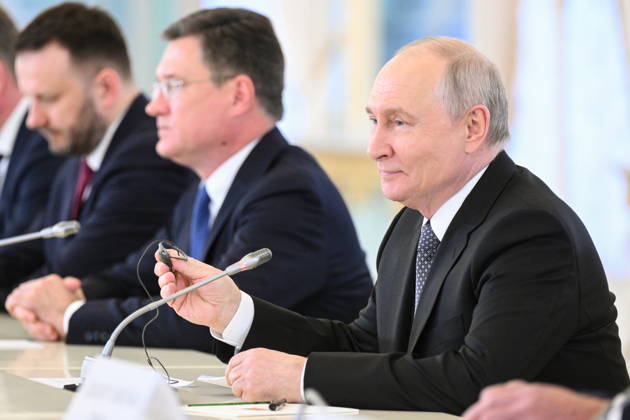RUSSIA, ST PETERSBURG - OCTOBER 21, 2026: Russian President Vladimir Putin, Deputy Prime Minister Alexander Novak, and Deputy Chief of Staff Maxim Oreshkin (R-L) are seen during a meeting with Chineese Premier Li Qiang at the Constantine Palace. Kristina Solovyova POOL TASS  99710854