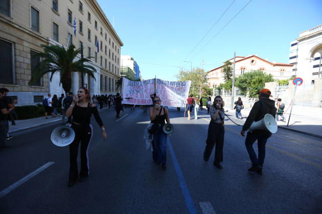 October 21, 2026, Athens, Attica, GREECE: Students, school pupils, teachers and university professors take part in a large education protest. Thousands of demonstrators march through the city center, carrying banners and chanting slogans during the mass mobilization. Athens GREECE - ZUMAx103 20261021_zip_x103_026 Copyright: xHarrisxXanthopoulosx