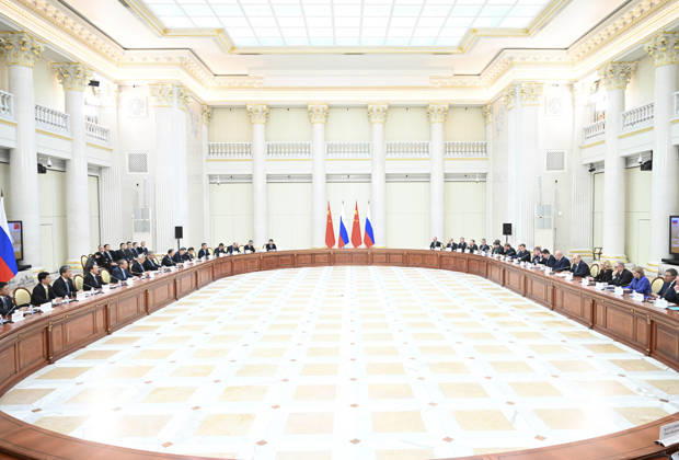 (261021) -- ST. PETERSBURG, Oct. 21, 2026 -- Chinese Premier Li Qiang and Russian Prime Minister Mikhail Mishustin co-chair the 31st regular meeting between Chinese and Russian heads of government in St. Petersburg, Russia, Oct. 21, 2026. ) RUSSIA-ST. PETERSBURG-CHINA-LI QIANG-31ST REGULAR MEETING BETWEEN CHINESE AND RUSSIAN HEADS OF GOVERNMENT YinxBogu 