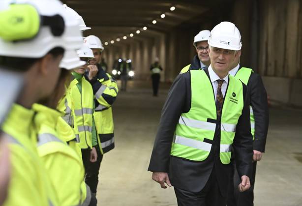 The King Crosses The Oosterweel Tunnel ANTWERPEN, BELGIUM - OCTOBER 21 : King Philippe crosses the Oosterweel tunnel during his visit of the construction site of the Oosterweel Link in Antwerp. This major infrastructure project, led by the project owner Lantis, will complete the Antwerp Ring Road (R1) through a complex system of new tunnels. The link aims to structurally resolve the traffic congestion around Antwerp by diverting heavy port and through traffic via an additional Scheldt tunnel. Antwerpen, Belgium, 21 10 2026 Antwerpen Belgium  Copyright: xBertxVanxDenxBrouckex