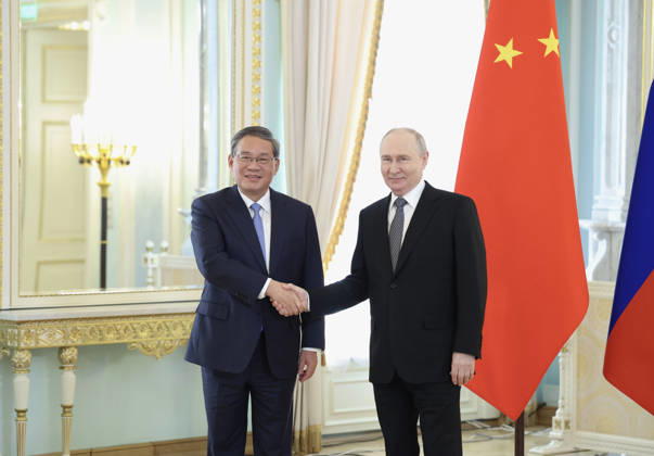 (261021) -- ST. PETERSBURG, Oct. 21, 2026 -- Chinese Premier Li Qiang meets with Russian President Vladimir Putin in St. Petersburg, Russia, Oct. 21, 2026. ) RUSSIA-ST. PETERSBURG-PUTIN-CHINA-LI QIANG-MEETING HuangxJingwen 