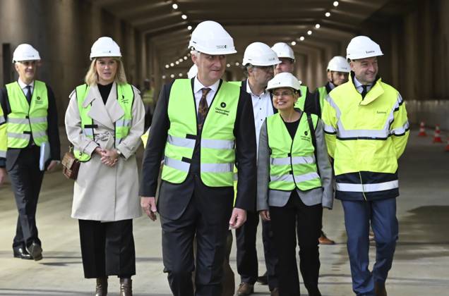 The King Crosses The Oosterweel Tunnel ANTWERPEN, BELGIUM - OCTOBER 21 : King Philippe crosses the Oosterweel tunnel during his visit of the construction site of the Oosterweel Link in Antwerp. This major infrastructure project, led by the project owner Lantis, will complete the Antwerp Ring Road (R1) through a complex system of new tunnels. The link aims to structurally resolve the traffic congestion around Antwerp by diverting heavy port and through traffic via an additional Scheldt tunnel. Antwerpen, Belgium, 21 10 2026 Antwerpen Belgium  Copyright: xBertxVanxDenxBrouckex