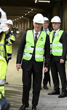 The King Crosses The Oosterweel Tunnel ANTWERPEN, BELGIUM - OCTOBER 21 : King Philippe crosses the Oosterweel tunnel during his visit of the construction site of the Oosterweel Link in Antwerp. This major infrastructure project, led by the project owner Lantis, will complete the Antwerp Ring Road (R1) through a complex system of new tunnels. The link aims to structurally resolve the traffic congestion around Antwerp by diverting heavy port and through traffic via an additional Scheldt tunnel. Antwerpen, Belgium, 21 10 2026 Antwerpen Belgium  Copyright: xBertxVanxDenxBrouckex