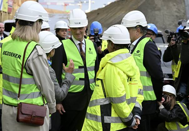 The King Crosses The Oosterweel Tunnel ANTWERPEN, BELGIUM - OCTOBER 21 : King Philippe crosses the Oosterweel tunnel during his visit of the construction site of the Oosterweel Link in Antwerp. This major infrastructure project, led by the project owner Lantis, will complete the Antwerp Ring Road (R1) through a complex system of new tunnels. The link aims to structurally resolve the traffic congestion around Antwerp by diverting heavy port and through traffic via an additional Scheldt tunnel. Antwerpen, Belgium, 21 10 2026 Antwerpen Belgium  Copyright: xBertxVanxDenxBrouckex