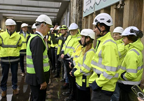 The King Crosses The Oosterweel Tunnel ANTWERPEN, BELGIUM - OCTOBER 21 : King Philippe crosses the Oosterweel tunnel during his visit of the construction site of the Oosterweel Link in Antwerp. This major infrastructure project, led by the project owner Lantis, will complete the Antwerp Ring Road (R1) through a complex system of new tunnels. The link aims to structurally resolve the traffic congestion around Antwerp by diverting heavy port and through traffic via an additional Scheldt tunnel. Antwerpen, Belgium, 21 10 2026 Antwerpen Belgium  Copyright: xBertxVanxDenxBrouckex