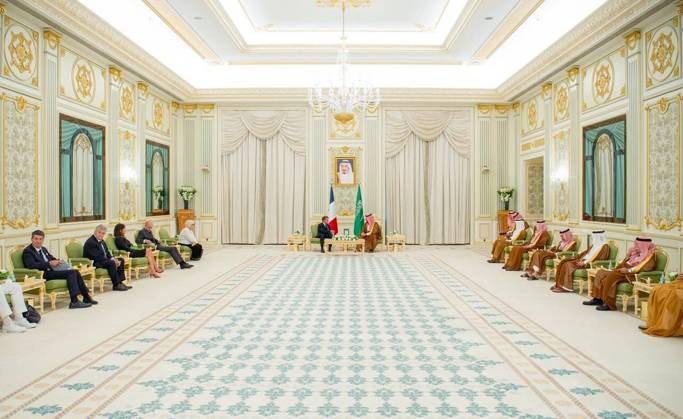 Emmanuel Macron - Mohammed bin Salman meeting in Riyadh RIYADH, SAUDI ARABIA - OCTOBER 21: (----EDITORIAL USE ONLY - MANDATORY CREDIT - BANDAR AL-JALOUD SAUDI ROYAL COURT HANDOUT - NO MARKETING NO ADVERTISING CAMPAIGNS - DISTRIBUTED AS A SERVICE TO CLIENTS----) French President Emmanuel Macron meets Saudi Crown Prince and Prime Minister Mohammed bin Salman Al Saud in Riyadh, Saudi Arabia, on October 21, 2026. Bandar Al-Jaloud Saudi Royal Court Anadolu Riyadh Saudi Arabia. Editorial use only. Please get in touch for any other usage.  Copyright: x2026xAnadoluxBandarxAl-Jaloud SaudixRoyalxCourtx
