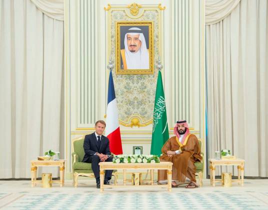 News Bilder des Tages Emmanuel Macron - Mohammed bin Salman meeting in Riyadh RIYADH, SAUDI ARABIA - OCTOBER 21: (----EDITORIAL USE ONLY - MANDATORY CREDIT - BANDAR AL-JALOUD SAUDI ROYAL COURT HANDOUT - NO MARKETING NO ADVERTISING CAMPAIGNS - DISTRIBUTED AS A SERVICE TO CLIENTS----) French President Emmanuel Macron meets Saudi Crown Prince and Prime Minister Mohammed bin Salman Al Saud in Riyadh, Saudi Arabia, on October 21, 2026. Bandar Al-Jaloud Saudi Royal Court Anadolu Riyadh Saudi Arabia. Editorial use only. Please get in touch for any other usage.  Copyright: x2026xAnadoluxBandarxAl-Jaloud SaudixRoyalxCourtx