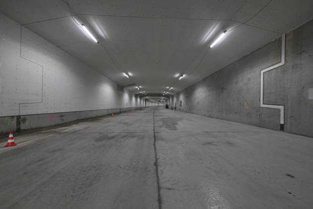 The King Crosses The Oosterweel Tunnel ANTWERPEN, BELGIUM - OCTOBER 21 : Crossing the Oosterweel tunnel during the king s visit of the construction site of the Oosterweel Link in Antwerp. This major infrastructure project, led by the project owner Lantis, will complete the Antwerp Ring Road (R1) through a complex system of new tunnels. The link aims to structurally resolve the traffic congestion around Antwerp by diverting heavy port and through traffic via an additional Scheldt tunnel. Antwerpen, Belgium, 21 10 2026 Antwerpen Belgium  Copyright: xBertxVanxDenxBrouckex