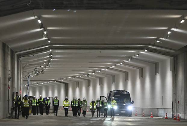 The King Crosses The Oosterweel Tunnel ANTWERPEN, BELGIUM - OCTOBER 21 : Crossing the Oosterweel tunnel during the king s visit of the construction site of the Oosterweel Link in Antwerp. This major infrastructure project, led by the project owner Lantis, will complete the Antwerp Ring Road (R1) through a complex system of new tunnels. The link aims to structurally resolve the traffic congestion around Antwerp by diverting heavy port and through traffic via an additional Scheldt tunnel. Antwerpen, Belgium, 21 10 2026 Antwerpen Belgium  Copyright: xBertxVanxDenxBrouckex