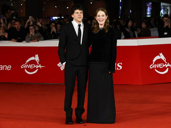 IPA89995843 - Rome, 2026 Film Festival Night 9 Red carpet for the film *THE DEBUT*. Pictured: Jesse Eisenberg, Julianne Moore  Copyright: xMarcoxProvvisionatox xPoolxRomaxFilmxFestx2026x IPA89995843