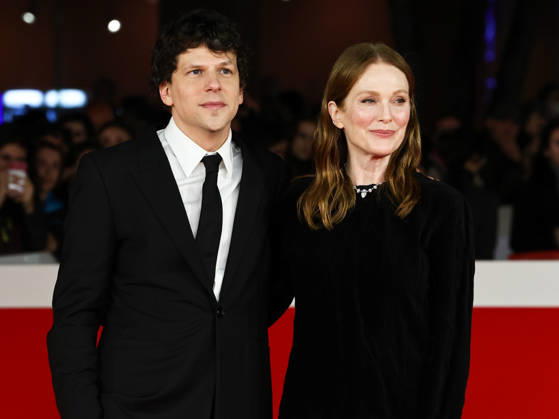 IPA89995831 - Rome, 2026 Film Festival Night 9 Red carpet for the film *THE DEBUT*. Pictured: Jesse Eisenberg, Julianne Moore  Copyright: xMarcoxProvvisionatox xPoolxRomaxFilmxFestx2026x IPA89995831