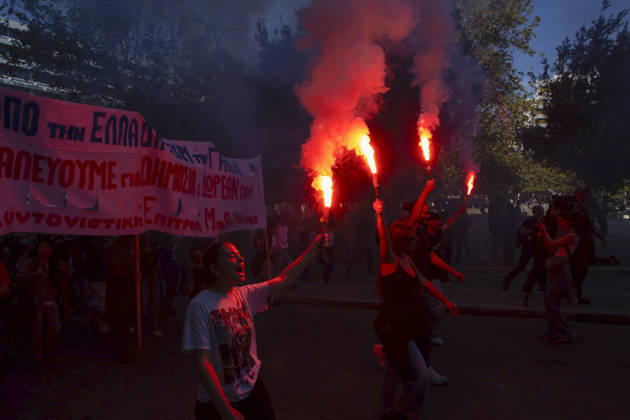 Athens Greece Living Costs Protest Protesters carrying flares march during a rally in Athens, Greece on October 21, 2026. Students and other demonstrators marched through central Athens to protest rising living costs and economic pressures. Organizers say the concerns raised by participants echo grievances voiced during recent demonstrations in France. Athens Attica Greece Copyright: xElvisxTakahashixMantellox