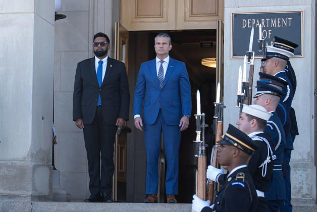 Secretary Hegseth hosts Guyanese President Mohamed Irfaan Ali at Pentagon ARLINGTON, VA, UNITED STATES - OCTOBER 21: U.S. Secretary of Defense Pete Hegseth (R) welcomes Guyanese President Mohamed Irfaan Ali (L) during an enhanced honor cordon at the Pentagon in Arlington, Virginia, on October 21, 2026. Mehmet Eser Anadolu Virginia United States. Editorial use only. Please get in touch for any other usage.  Copyright: x2026xAnadoluxMehmetxEserx