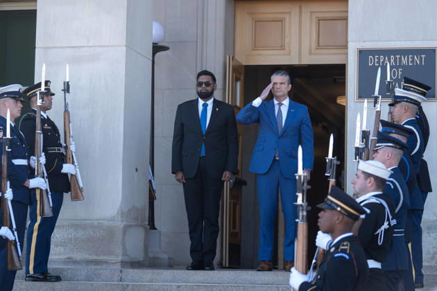 Secretary Hegseth hosts Guyanese President Mohamed Irfaan Ali at Pentagon ARLINGTON, VA, UNITED STATES - OCTOBER 21: U.S. Secretary of Defense Pete Hegseth (R) welcomes Guyanese President Mohamed Irfaan Ali (L) during an enhanced honor cordon at the Pentagon in Arlington, Virginia, on October 21, 2026. Mehmet Eser Anadolu Virginia United States. Editorial use only. Please get in touch for any other usage.  Copyright: x2026xAnadoluxMehmetxEserx