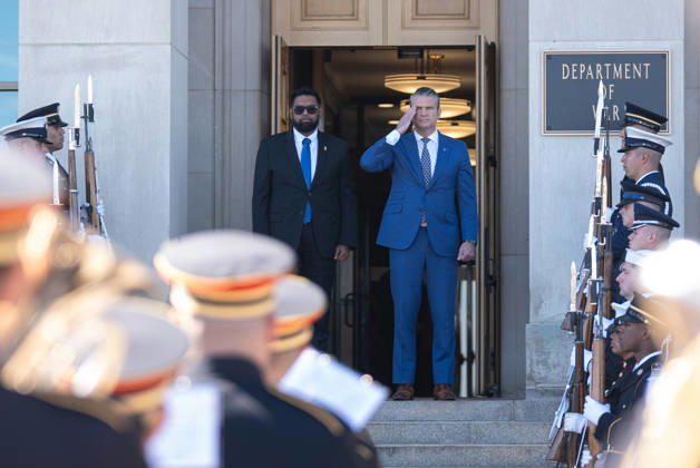 Secretary Hegseth hosts Guyanese President Mohamed Irfaan Ali at Pentagon ARLINGTON, VA, UNITED STATES - OCTOBER 21: U.S. Secretary of Defense Pete Hegseth (R) welcomes Guyanese President Mohamed Irfaan Ali (L) during an enhanced honor cordon at the Pentagon in Arlington, Virginia, on October 21, 2026. Mehmet Eser Anadolu Virginia United States. Editorial use only. Please get in touch for any other usage.  Copyright: x2026xAnadoluxMehmetxEserx