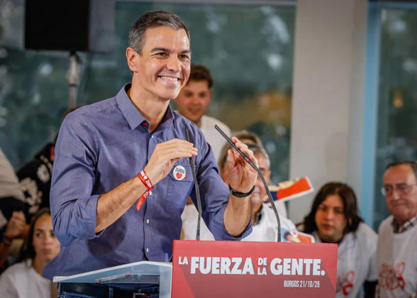 News Bilder des Tages Sánchez Participates in a Pre-Campaign Event in Burgos Prime Minister Pedro Sánchez speaks during a PSOE pre-campaign event at Fórum Evolución on October 21, 2026, in Burgos, Castile and León, Spain. This is Sánchez’s third visit to Castile and León since the election was called; the Socialist leader visited Ponferrada, León, last Sunday, October 11, for an event at La Térmica Cultural, and this Monday, the 19th, in Valladolid, he led an event at the Cúpula del Milenio. October 21, 2026, Tomá, Burgos, Castile and León, Burgos, Castile and León, Spain  Copyright: xTomasxAlonsox 7860101