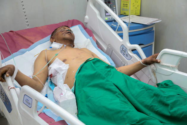 Healthcare crisis deepens in war-torn Yemeni city of Taiz TAIZ, YEMEN - OCTOBER 21: Wounded Yemeni civilians receive treatment under dire conditions at Al-Thawra Hospital, the city s largest public hospital, in Taiz, Yemen, on October 21, 2026. As intense clashes persist between Yemeni government forces and Iran-backed Houthi rebels for control of the strategically located province, healthcare facilities face severe disruption due to critical fuel shortages while thousands of displaced and conflict-affected families struggle to survive. Hamza Mustafa Anadolu Taiz Yemen. Editorial use only. Please get in touch for any other usage. Copyright: x2026xAnadoluxHamzaxMustafax