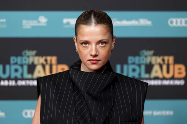 Actress Jella Haase at the NRW premiere of the movie *The Perfect Vacation* at Cinedom Cologne, October 21, 2026, NRW, Germany Copyright: xChristophxHardtx