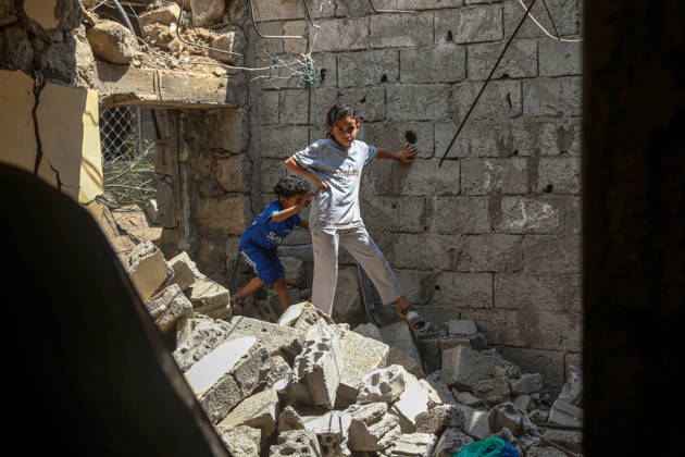 Intense clashes between government forces and Houthis cause severe infrastructure damage in Taiz TAIZ, YEMEN - OCTOBER 21: Buildings and structural property lie severely damaged following intensified clashes between Yemeni government forces and Iran-backed Houthis in the Al-Mudhaffar district of Taiz, southwestern Yemen on October 21, 2026. The escalated fighting and shelling in urban sectors have inflicted widespread destruction on local infrastructure across the governorate. Hamza Mustafa Anadolu Taiz Yemen. Editorial use only. Please get in touch for any other usage.  Copyright: x2026xAnadoluxHamzaxMustafax