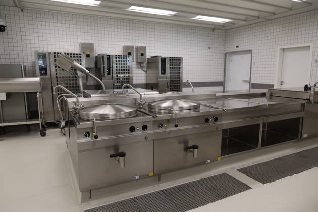 The Bautzen branch of the state-owned enterprise Sächsisches Immobilien und Baumanagement (SIB) today held a ceremony to mark the completion of the new prison kitchen at the Bautzen Correctional Facility. The previous prison kitc Copyright: xMatthiasxWehnertx
