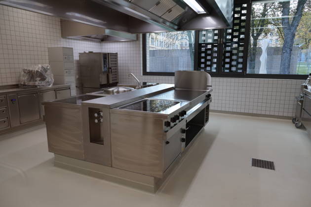 The Bautzen branch of the state-owned enterprise Sächsisches Immobilien und Baumanagement (SIB) today held a ceremony to mark the completion of the new prison kitchen at the Bautzen Correctional Facility. The previous prison kitc Copyright: xMatthiasxWehnertx