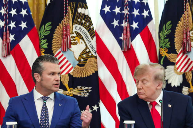 DC: President Trump Hosts Roundtable on Cybercrime at White House Pete Hegseth, Secretary of Defense, speaks as President Donald Trump listens during a roundtable discussion on cybercrime in the East Room of the White House on October 21, 2026 in Washington, D.C. The administration is fighting back against foreign-based organized criminal organizations that exploit Americans in cyberspace and their scam centers and fraud schemes. (Photo by Samuel Corum Pool ABACAPRESS.COM) Washington DC United States  Copyright: xPool ABACAx