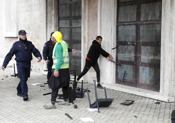 Protesters Clash with Police During a Demonstration in Tirana, Albania. Protesters destroy chairs set up by the PM s office for a proposed dialogue with students outside government headquarters in Tirana, Albania, on October 21, after several days of anti-government protests turned violent 2026. Albanian Prime Minister Edi Rama blamed a hybrid war for fuelling unrest in his country, after more than a week of violent anti-government demonstrations demanding better university conditions, anger over corruption and renewed calls for the Prime Minister s resignation. Light Studio Agency Malton Dibra Tirana Albania Copyright: xLightxStudioxAgencyx xMaltonxDibrax