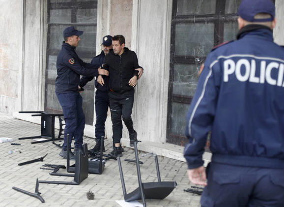 Protesters Clash with Police During a Demonstration in Tirana, Albania. Protesters destroy chairs set up by the PM s office for a proposed dialogue with students outside government headquarters in Tirana, Albania, on October 21, after several days of anti-government protests turned violent 2026. Albanian Prime Minister Edi Rama blamed a hybrid war for fuelling unrest in his country, after more than a week of violent anti-government demonstrations demanding better university conditions, anger over corruption and renewed calls for the Prime Minister s resignation. Light Studio Agency Malton Dibra Tirana Albania Copyright: xLightxStudioxAgencyx xMaltonxDibrax