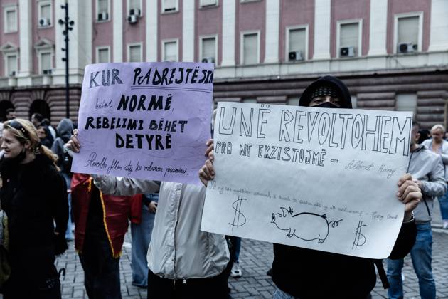 Students protest continue in Tirana TIRANA, ALBANIA - OCTOBER 21, 2026: Protesters are demonstrating outside the Ministry of Education and the Prime Minister s Office in Tirana, Albania due to widespread outrage over government corruption, poor university standards and rising education costs. Tirana Albania Copyright: x xKonstantinosxZilosx xJNAxPressx