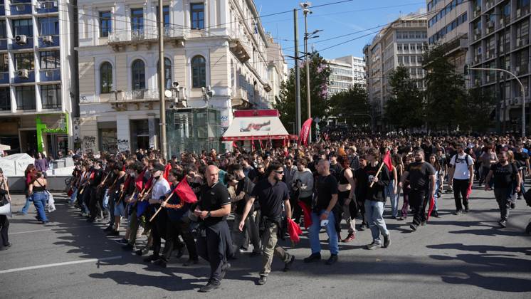Athens Students And Teachers Protest ATHENS, GREECE, OCTOBER 21, 2026: Students and educators march through central Athens towards the Greek Parliament during nationwide education protests and teachers™ strike action. Demonstrators demand increased public education funding, improved school facilities, smaller classes and higher teachers™ salaries, while opposing education privatisation. Athens Greece Copyright: x xVedatxYelerx xJNAxPressx