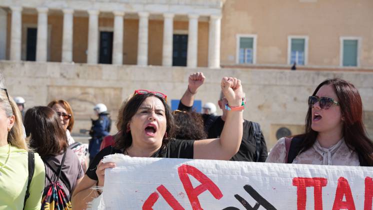 Athens Students And Teachers Protest ATHENS, GREECE, OCTOBER 21, 2026: Students and educators march through central Athens towards the Greek Parliament during nationwide education protests and teachers™ strike action. Demonstrators demand increased public education funding, improved school facilities, smaller classes and higher teachers™ salaries, while opposing education privatisation. Athens Greece Copyright: x xVedatxYelerx xJNAxPressx