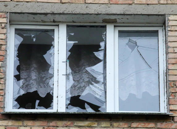 Window panes in an apartment block are shattered by a Russian drone attack, Petropavlivska Borshchahivka, Kyiv region, Ukraine, October 21, 2026. (Photo by Volodymyr Tarasov Ukrinform) Consequences of Russian drone attack in Kyiv region  Copyright: xVolodymyrxTarasovx