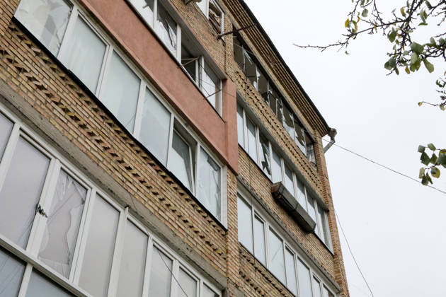 Window panes on balconies in an apartment block are shattered by a Russian drone attack, Petropavlivska Borshchahivka, Kyiv region, Ukraine, October 21, 2026. (Photo by Volodymyr Tarasov Ukrinform) Consequences of Russian drone attack in Kyiv region  Copyright: xVolodymyrxTarasovx