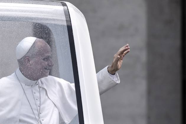Pope Leo XIV s Weekly General Audience in Vatican City, Vatican - 07 Oct 2026 Pope Leo XIV waves as he arrives for his weekly general audience in St. Peter s square at the Vatican. Pope Leo XIV during Weekly General Audience in Vatican City Vatican City Vatican Copyright: xMariaxGraziaxPicciarellax xSOPAxImagesx Maria-Grazia-Picciarella-1460690