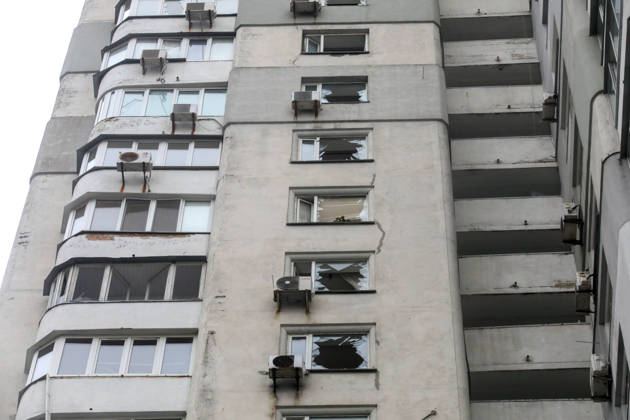 Windows in an apartment block in the Sviatoshynskyi district are shattered by the shock wave from a Russian drone strike, Kyiv, Ukraine, October 21, 2026. The drone hit the building’s 20th floor, sparking a fire. Two people were killed in the attack. (Photo by Volodymyr Tarasov Ukrinform) Russian drone hits 24-storey apartment block in Kyiv  Copyright: xVolodymyrxTarasovx