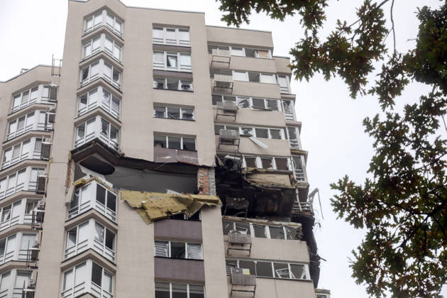 An apartment block in the Sviatoshynskyi district is damaged by a Russian drone strike, Kyiv, Ukraine, October 21, 2026. The drone hit the building’s 20th floor, sparking a fire. Two people were killed in the attack. (Photo by Volodymyr Tarasov Ukrinform) Russian drone hits 24-storey apartment block in Kyiv  Copyright: xVolodymyrxTarasovx