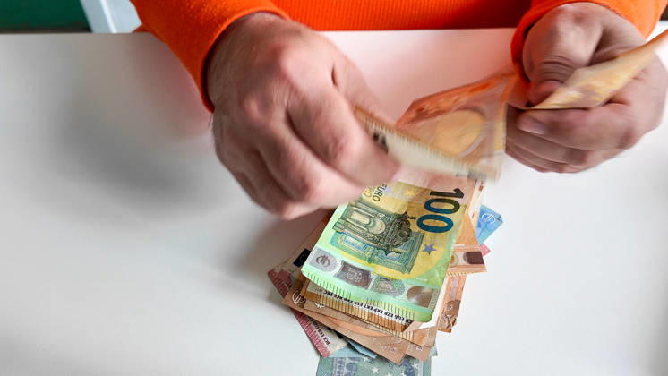 Counting money: banknotes, hands; euro banknotes are being counted October 21, 2026