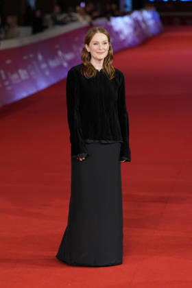 Julianne Moore At 21st Rome Film Fest Red Carpet - Rome Julianne Moore attends the red carpet premiere of the film The Debut during the 21st Rome Film Fest in Rome, Italy on October 21, 2026. Photo by Andrea Bracaglia ABACAPRESS.COM Rome Italy Italy  Copyright: xBracagliaxAndrea ABACAx