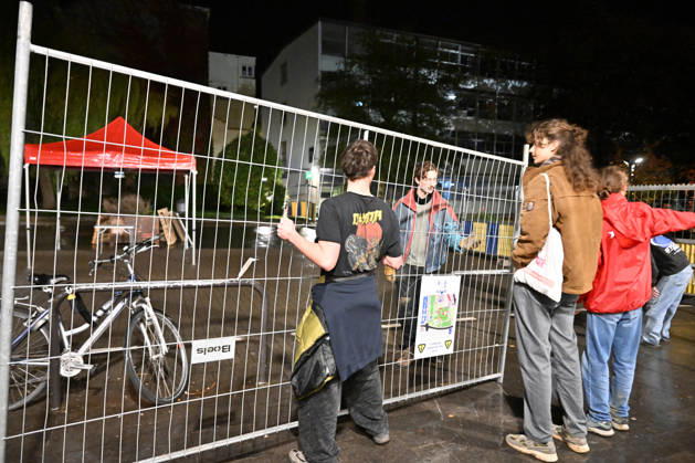 Students blocked the ULB campus in Brussels BRUSSELS, BELGIUM - OCTOBER 22: Students at the Universite Libre de Bruxelles (ULB) Solbosch Campus erect barricades and hang protest banners blocking campus entrances in Brussels, Belgium on Wednesday, October 22, 2026. Demonstrators assembled to protest planned tuition fee increases and budget cuts targeting higher education funding across the Wallonia-Brussels Federation. Dursun Aydemir Anadolu Brussels Belgium. Editorial use only. Please get in touch for any other usage.  Copyright: x2026xAnadoluxDursunxAydemirx