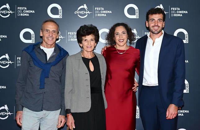 Entertainment Bilder des Tages #2 October 21, 2026, Rome, Rome, Italy: Daniele Brignone and Maria Rosa Quario with their children Federica and Davide Brignone during the photocall for the film Federica - lo?o¡o ultima Olimpiade at the 21st Rome Film Fest, Teatro Olimpico. Rome, October 21, 2026 Rome Italy  - ZUMAa289 20261021_zia_a289_271 Copyright: xMariaxLauraxAntonellix xAgfx