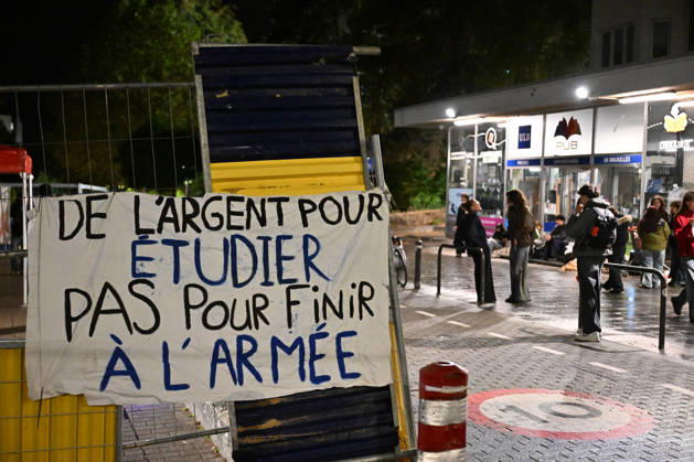 Students blocked the ULB campus in Brussels BRUSSELS, BELGIUM - OCTOBER 22: Students at the Universite Libre de Bruxelles (ULB) Solbosch Campus erect barricades and hang protest banners blocking campus entrances in Brussels, Belgium on Wednesday, October 22, 2026. Demonstrators assembled to protest planned tuition fee increases and budget cuts targeting higher education funding across the Wallonia-Brussels Federation. Dursun Aydemir Anadolu Brussels Belgium. Editorial use only. Please get in touch for any other usage.  Copyright: x2026xAnadoluxDursunxAydemirx