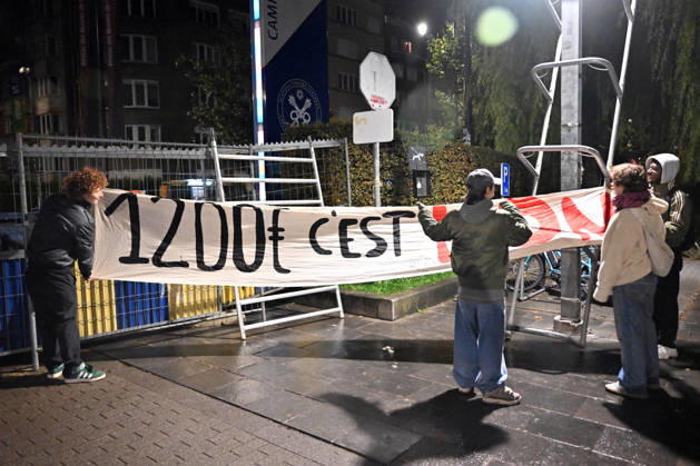 Students blocked the ULB campus in Brussels BRUSSELS, BELGIUM - OCTOBER 22: Students at the Universite Libre de Bruxelles (ULB) Solbosch Campus erect barricades and hang protest banners blocking campus entrances in Brussels, Belgium on Wednesday, October 22, 2026. Demonstrators assembled to protest planned tuition fee increases and budget cuts targeting higher education funding across the Wallonia-Brussels Federation. Dursun Aydemir Anadolu Brussels Belgium. Editorial use only. Please get in touch for any other usage.  Copyright: x2026xAnadoluxDursunxAydemirx