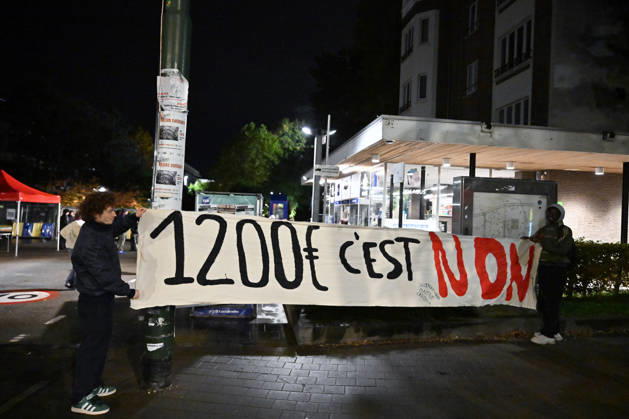 Students blocked the ULB campus in Brussels BRUSSELS, BELGIUM - OCTOBER 22: Students at the Universite Libre de Bruxelles (ULB) Solbosch Campus erect barricades and hang protest banners blocking campus entrances in Brussels, Belgium on Wednesday, October 22, 2026. Demonstrators assembled to protest planned tuition fee increases and budget cuts targeting higher education funding across the Wallonia-Brussels Federation. Dursun Aydemir Anadolu Brussels Belgium. Editorial use only. Please get in touch for any other usage.  Copyright: x2026xAnadoluxDursunxAydemirx