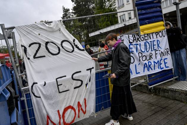 Student Protest Against Austerity 22 10 2026 IXELLES, BELGIUM - Students pictured protesting at the Universite Libre de Bruxelles (ULB) on October 22, 2026 in Ixelles, Belgium, 22 10 2026 Ixelles Belgium  Copyright: xPhilipxReynaersx
