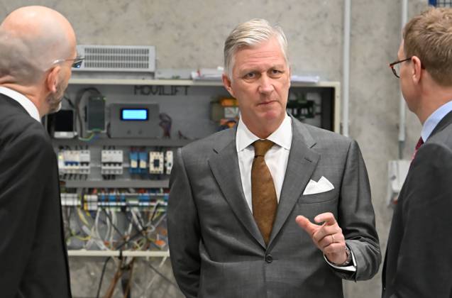 The King Visits Technicity Brussels ANDERLECHT, BELGIUM - OCTOBER 22 : King Philippe visits Technicity.brussels, the training and employment hub for the technology industry, in Anderlecht. Technicity.brussels was established through a public-private partnership and is aimed at job seekers, employees seeking retraining or further education, and students and teachers from secondary schools and colleges. The organization offers hands-on technical training and actively assists participants in finding a job. Companies can turn to it for continuing education for their staff or to rent modern technical infrastructure. During his visit, the King toured four training workshopselevator technology; HVAC and refrigeration technology; welding; and ele  Copyright: xBertxVanxDenxBrouckex