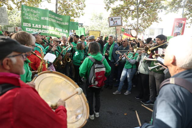 Rally at the Madrid Regional Assembly in Support of the Indefinite Education Strike Several people at a rally in support of public education, in front of the Madrid Regional Assembly, on October 22, 2026, in Madrid, Spain. Public school teachers in the Community of Madrid began an indefinite strike on October 14 to demand more resources and better working conditions. The strike was called by the unions CCOO, CGT, CNT, Solidaridad Obrera, STEM, and UGT, as well as by the teachers’ advocacy groups Educación Especial Digna, Menos Lectivas, and Queremos FP. Among their main demands are the restoration of a maximum of 17 teaching periods per week in secondary education and vocational training, and 22 in elementary school, and a reduction  Copyright: xEduardoxParrax 7861263