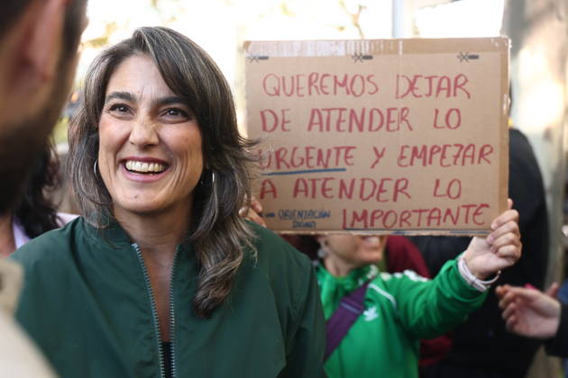 Rally at the Madrid Assembly in Support of the Indefinite Education Strike Manuela Bergerot, the spokesperson for Más Madrid in the Madrid Assembly, stands next to a banner reading We want to stop focusing on what’s urgent and start focusing on what’s important during a rally for public education in front of the Madrid Assembly, on October 22, 2026, in Madrid, Spain. Public school teachers in the Community of Madrid began an indefinite strike on October 14 to demand more resources and better working conditions, called by the unions CCOO, CGT, CNT, Solidaridad Obrera, STEM, and UGT, as well as by the teacher advocacy groups Dignified Special Education, Fewer Class Periods, and We Want Vocational Training. Among their main demands ar  Copyright: xEduardoxParrax 7861276