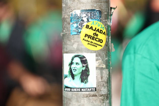Rally at the Madrid Assembly in Support of the Indefinite Education Strike: Stickers with slogans such as Ayuso, Lower Prices, Use By Date, and Ayuso Wants to Kill You during a rally for public education in front of the Madrid Assembly on October 22, 2026, in Madrid, Spain. Public school teachers in the Community of Madrid began an indefinite strike on October 14 to demand more resources and better working conditions, called by the unions CCOO, CGT, CNT, Solidaridad Obrera, STEM, and UGT, as well as by the teacher advocacy groups Dignified Special Education, Fewer Class Periods, and We Want Vocational Training. Among their main demands are the restoration of a maximum of 17 class periods per week in secondary education and voca  Copyright: xEduardoxParrax 7861280