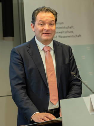 October 22, 2026: Presentation at the BMLUK (Federal Ministry of Agriculture and Forestry), Climate and Environmental Protection, Regions and Water Management Norbert Totschnig (ÖVP) on October 22, 2026, during the presentation of a study on quality of life in municipalities and prospects for vibrant regions at the Fe